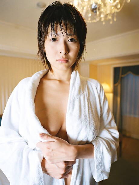 Idols 69 invite you to explore a free pictures with Nana-Natsume exhibit amazing body