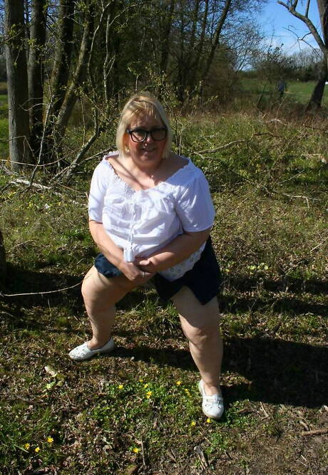 TAC Amateurs are proud to present you with xxx pictures featuring Lexie Cummings in porn scene with hardcore 3some sex