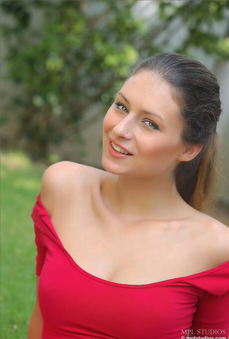 MPL Studios offers a xxx picture gallery with Marketa showing beautiful body