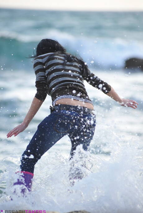 Breath Takers invite you to explore a free pics with Eileen unveiling perfect shape