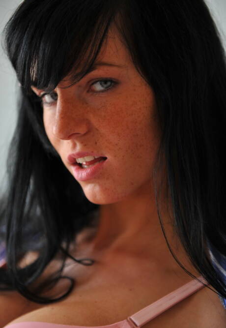 Girl Folio offers a free picture gallery with Eileen Sue exhibit beautiful body